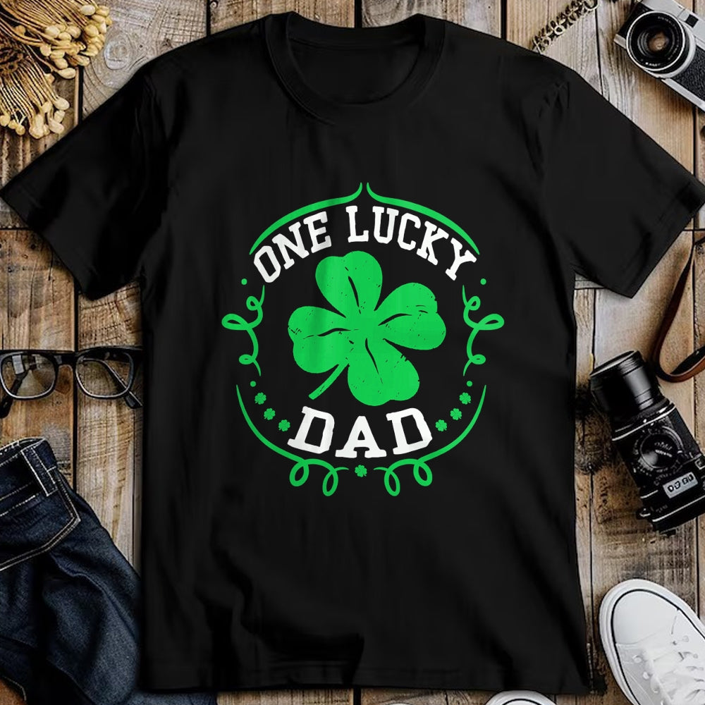 Gift for Dad Shirt, Funny Dad Unisex T-Shirt/Hoodie/Sweatshirt HLT00 – Mens One Lucky Dad Shirt Funny St Patricks Day Gift For Daddy Men T-Shirt