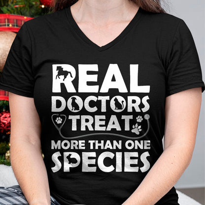 Best Doctor Shirt, Funny Doctor UnisexT-Shirt/Hoodie/Sweatshirt HLT00 - Cool Veterinarian Design For Men Women Veterinary Pet Doctor T-Shirt