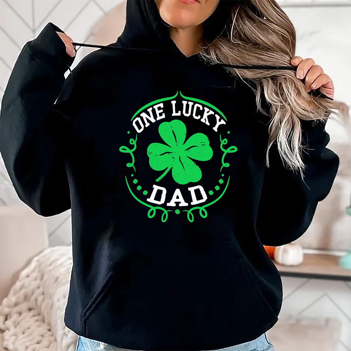 Gift for Dad Shirt, Funny Dad Unisex T-Shirt/Hoodie/Sweatshirt HLT00 – Mens One Lucky Dad Shirt Funny St Patricks Day Gift For Daddy Men T-Shirt