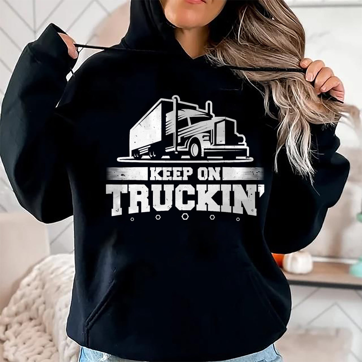Best Truck Driver Life Shirt, Funny Trucker UnisexT-Shirt/Hoodie/Sweatshirt HLT00 - Trucker Truck Driver Keep On Truckin 18 Wheeler T-Shirt