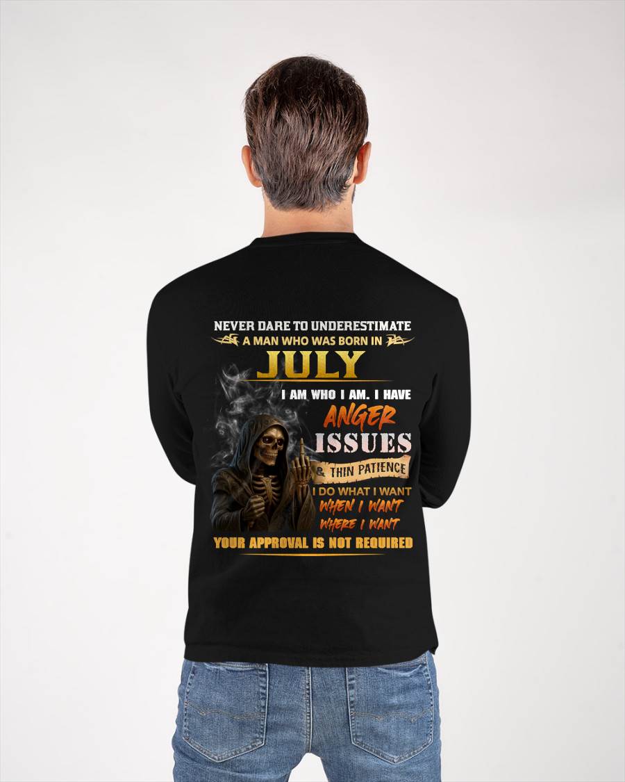 JULY - NEVER UNDERESTIMATE A MAN WHO KNOWS WHO HE IS - FOR MAN - TLEE07 (SKU26T-01156-07)