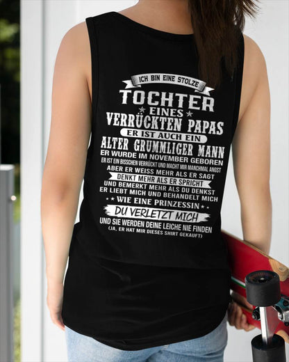 NOVEMBER / TOCHTER EINES VERRÜCKTEN PAPAS SHIRT - GESCHENK VOM PAPA - TLEE11 (SKU2606-230-11)