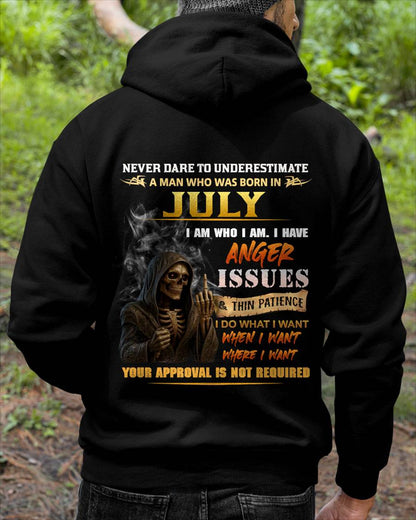 JULY - NEVER UNDERESTIMATE A MAN WHO KNOWS WHO HE IS - FOR MAN - TLEE07 (SKU26T-01156-07)