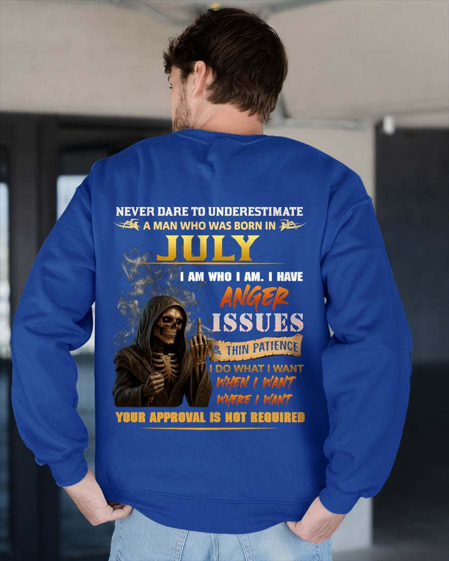 JULY - NEVER UNDERESTIMATE A MAN WHO KNOWS WHO HE IS - FOR MAN - TLEE07 (SKU26T-01156-07)