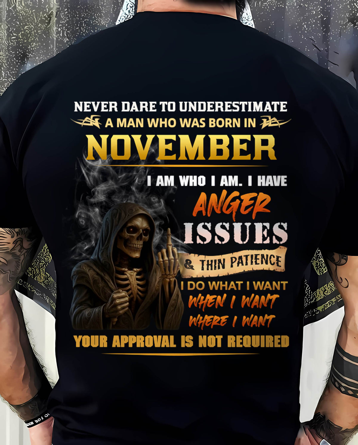 NOVEMBER - NEVER UNDERESTIMATE A MAN WHO KNOWS WHO HE IS - FOR MAN - TLEE11 (SKU26T-01156-11)