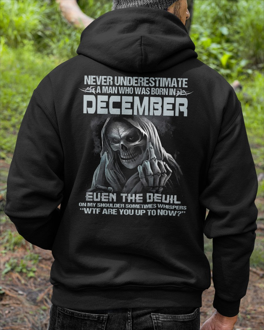 DECEMBER - NEVER UNDERESTIUNDER A MAN - T-SHIRT FOR MAN - TLEE12 (SKU08-05-12)