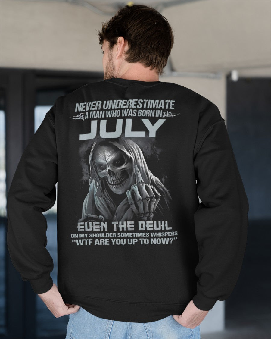 JULY - NEVER UNDERESTIUNDER A MAN - T-SHIRT FOR MAN - TLEE07 (SKU08-05-07)